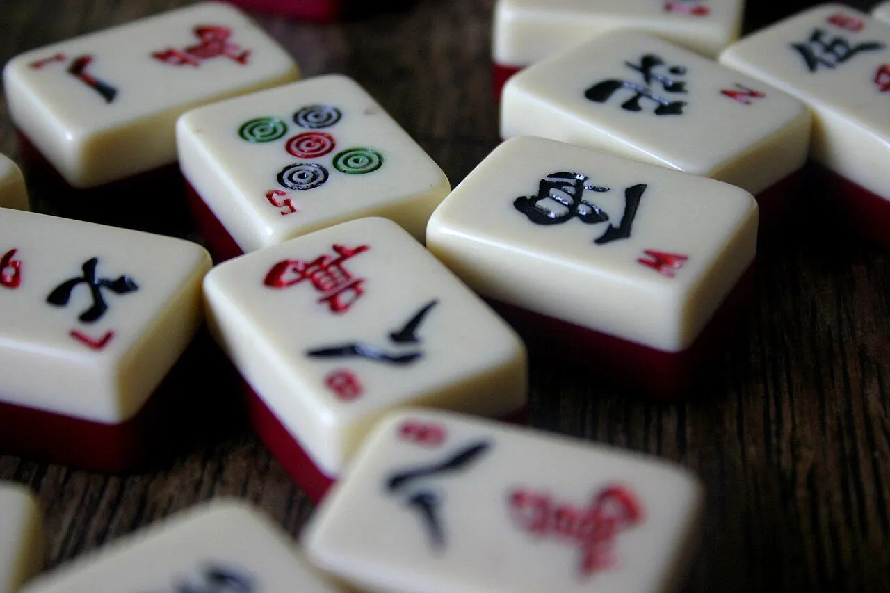 Ceramics of Chance: Dice, Tiles, and the Aesthetics of Play