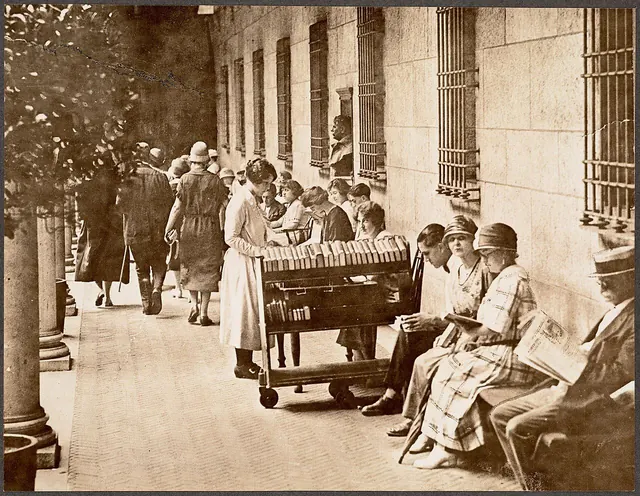 Boston Public Library, Copley Square. Courtyard. Summer reading - DPLA - 537dc2b69ecef615867e1d8356317075